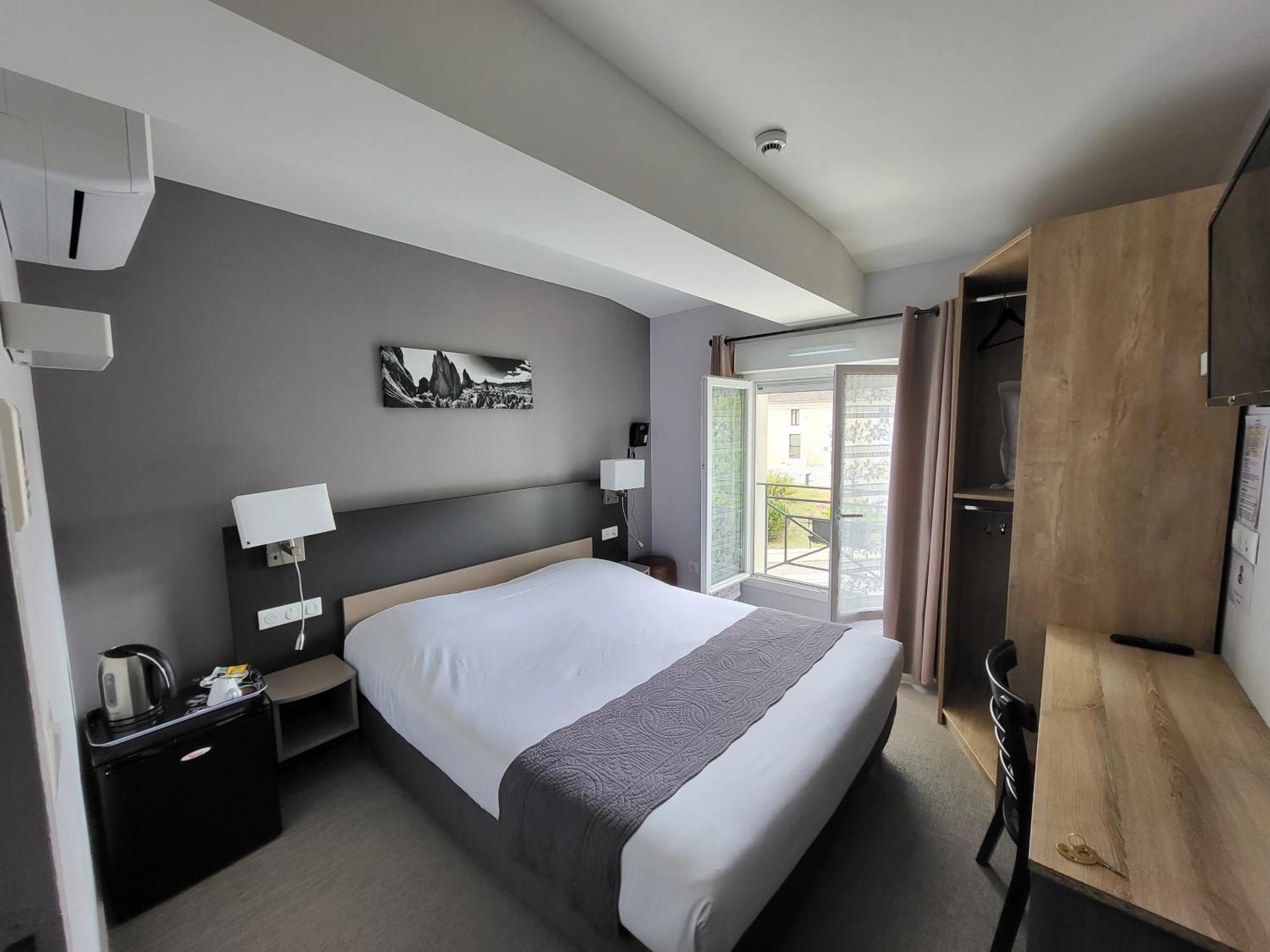 Auberge Des Lacs Bleus Clerac Room photo